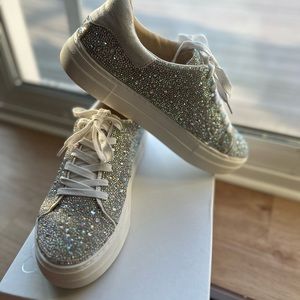 Betsy Johnson Sydny Rhinestone platform Sneakers White/Silver. Size 10. UEC